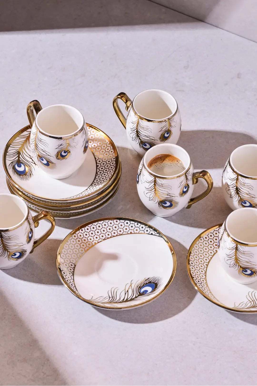 Cihangir 6 Kişilik Porselen Otantik Tüy Desenli Gold Kahve Fincanı Takımı · 3. fotoğraf